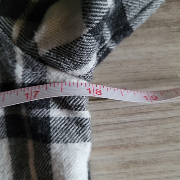 American Eagle Amazingly Soft Button Up Plaid Black and White Shirt Small - Picture 7 of 11